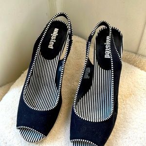 Size 7.5 Unlisted Black&White Kenneth Cole Canvas Slingbacks